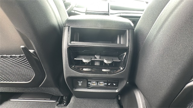 new 2025 Jeep Grand Cherokee car, priced at $46,922