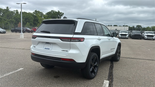 new 2025 Jeep Grand Cherokee car, priced at $46,922