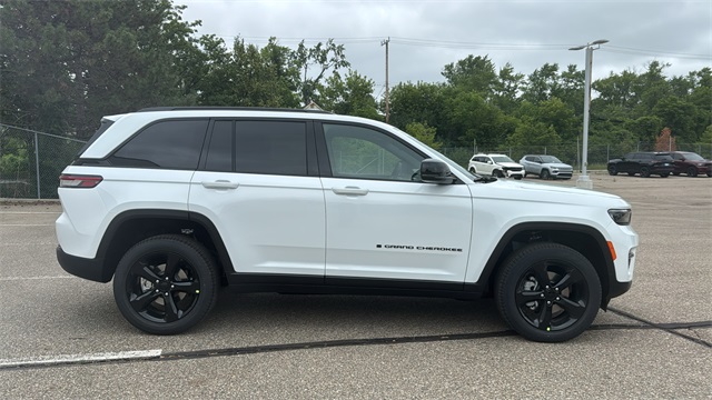 new 2025 Jeep Grand Cherokee car, priced at $46,922