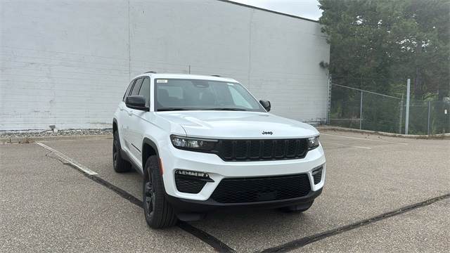 new 2025 Jeep Grand Cherokee car, priced at $46,922