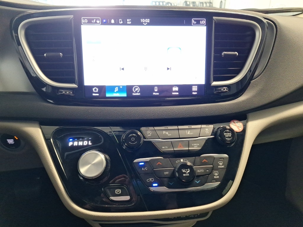 used 2024 Chrysler Pacifica car, priced at $33,000