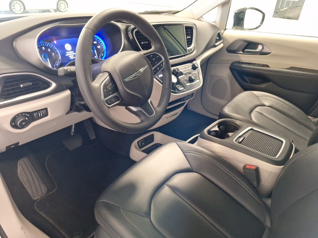 used 2024 Chrysler Pacifica car, priced at $33,000