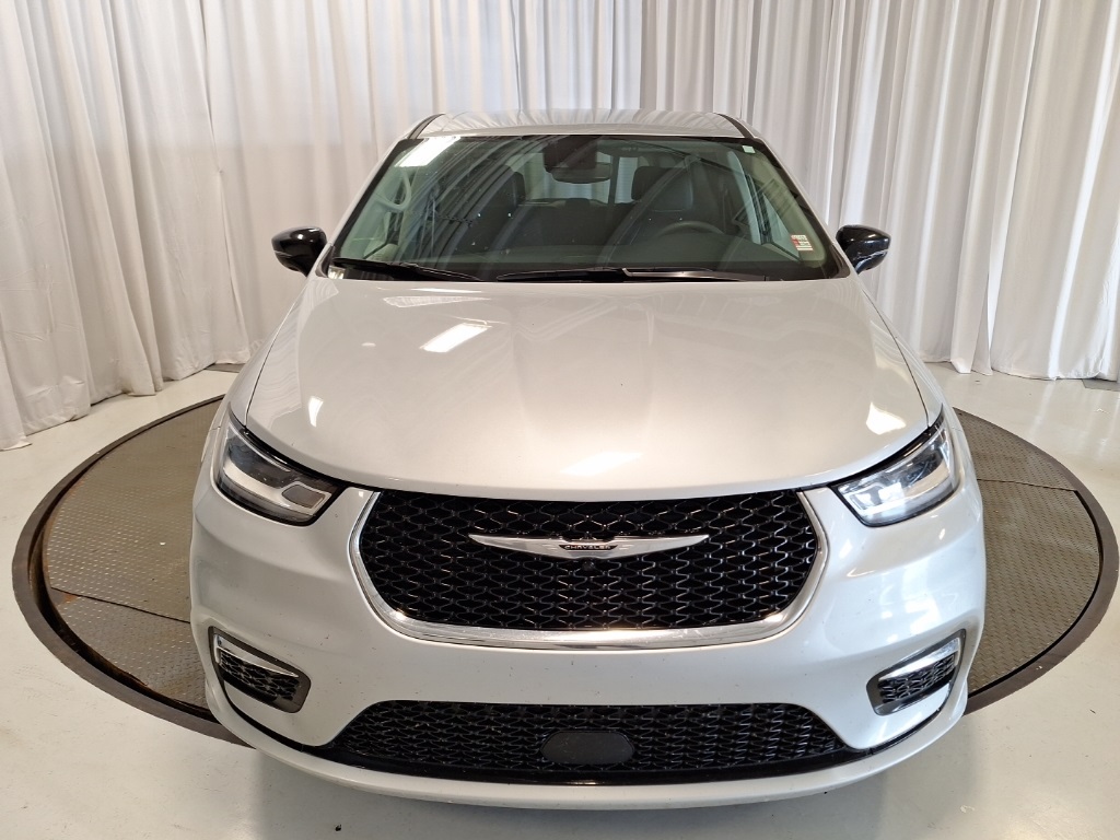 used 2024 Chrysler Pacifica car, priced at $33,000