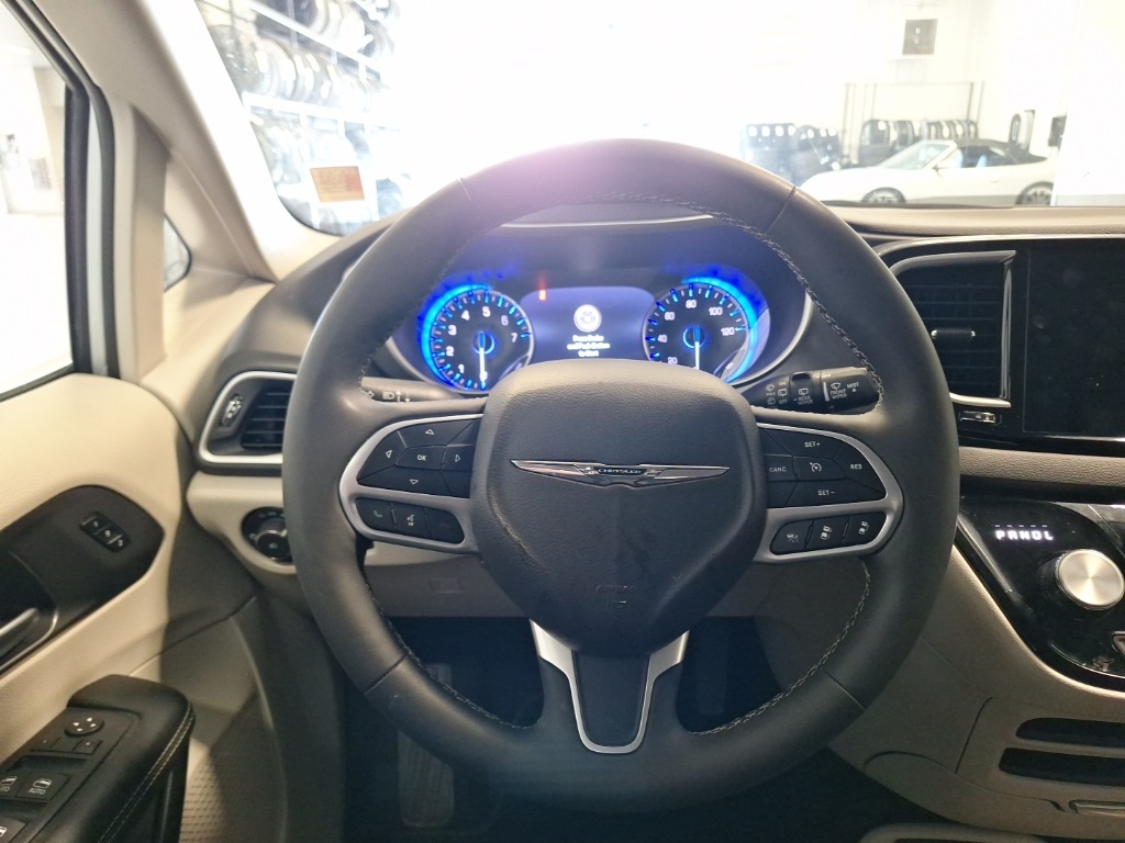 used 2024 Chrysler Pacifica car, priced at $33,000