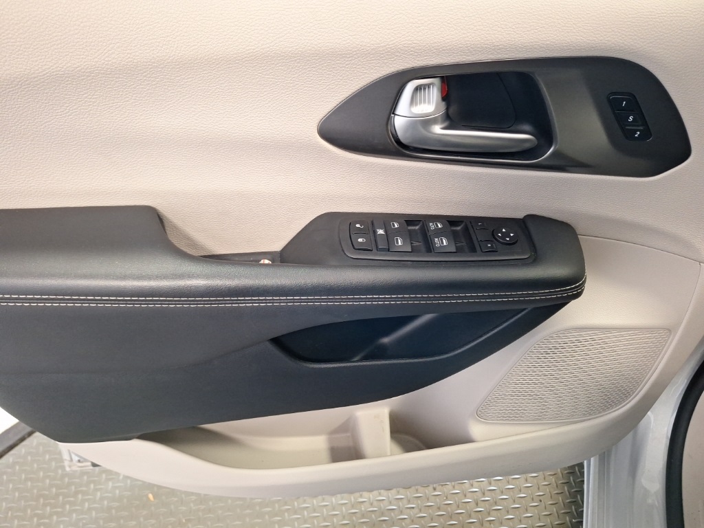 used 2024 Chrysler Pacifica car, priced at $33,000