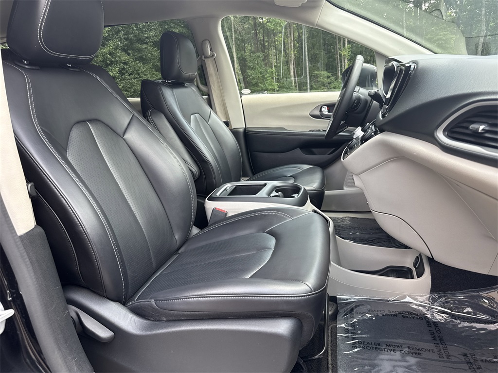 used 2023 Chrysler Pacifica car, priced at $20,950