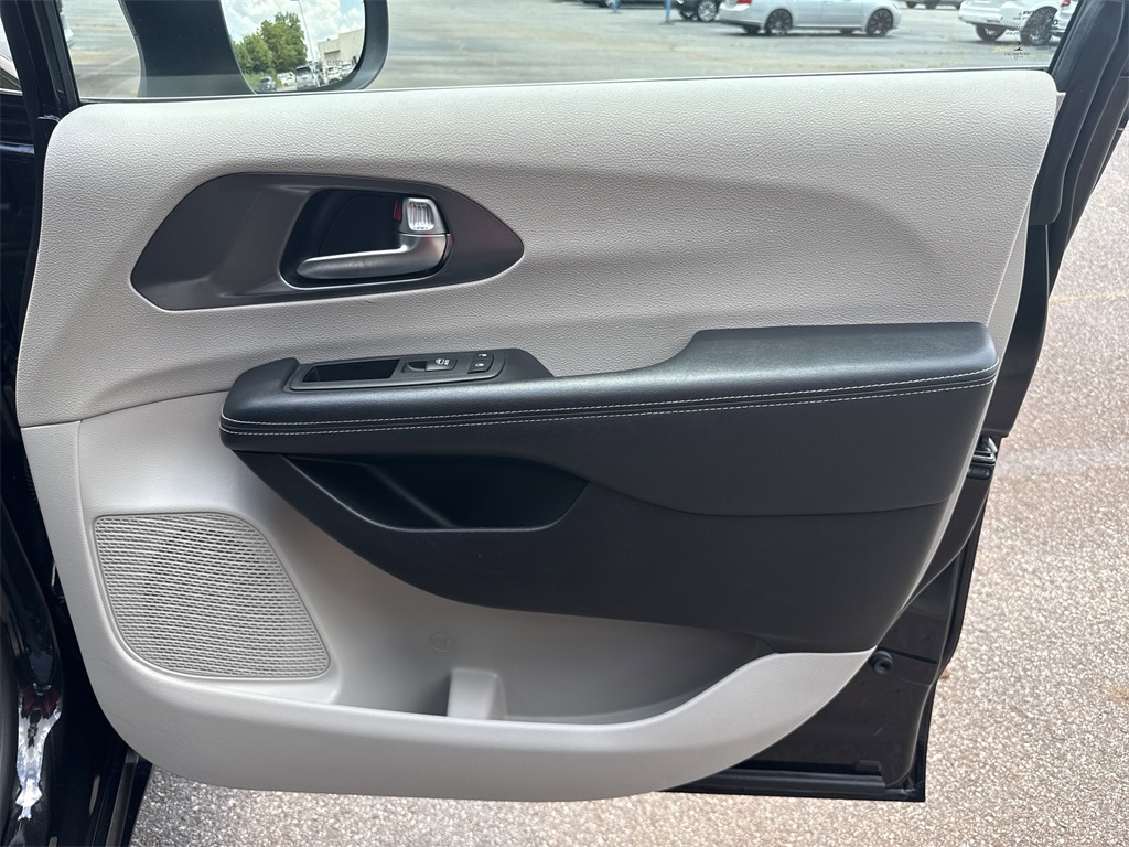 used 2023 Chrysler Pacifica car, priced at $20,950