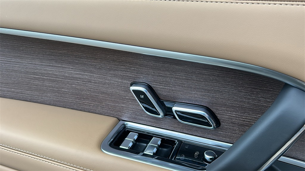 new 2025 Land Rover Range Rover Plug-In Hybrid car, priced at $136,655