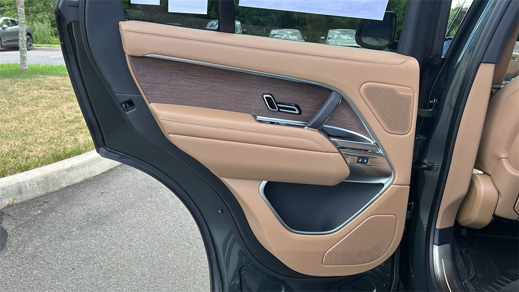 new 2025 Land Rover Range Rover Plug-In Hybrid car, priced at $136,655