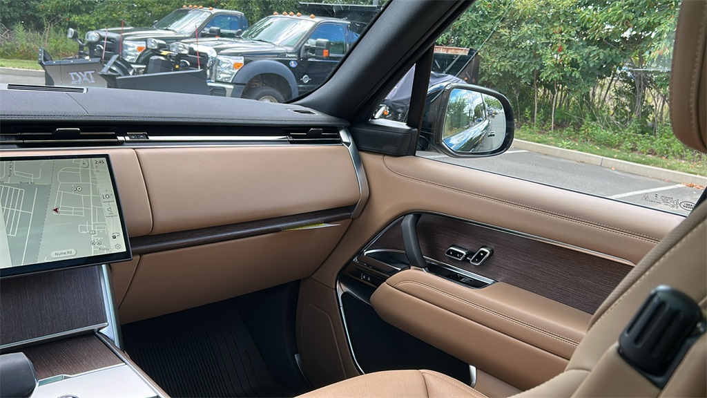 new 2025 Land Rover Range Rover Plug-In Hybrid car, priced at $136,655
