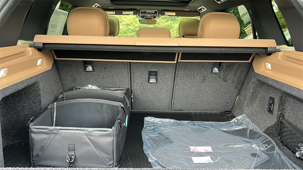 new 2025 Land Rover Range Rover Plug-In Hybrid car, priced at $136,655