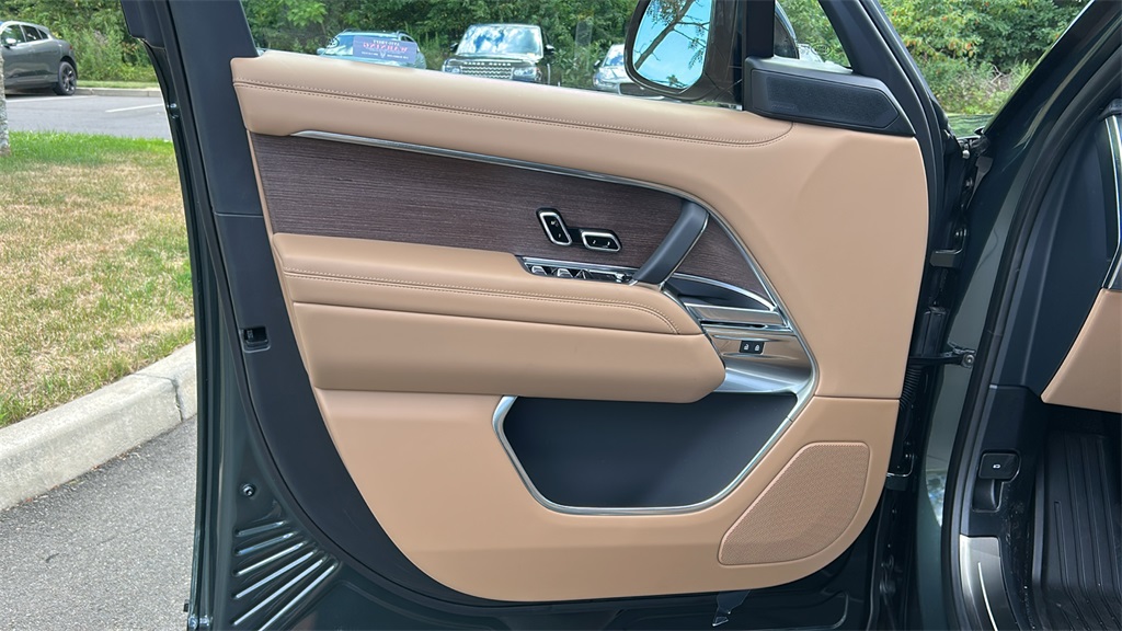new 2025 Land Rover Range Rover Plug-In Hybrid car, priced at $136,655