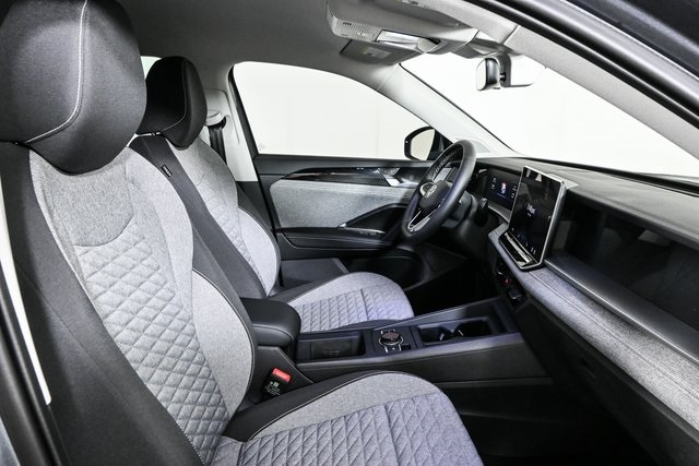 new 2025 Volkswagen Tiguan car, priced at $32,801