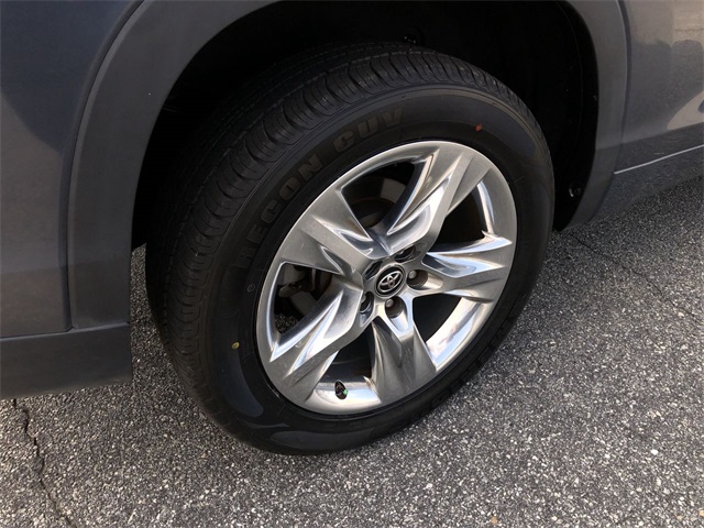 used 2018 Toyota Highlander car, priced at $22,987