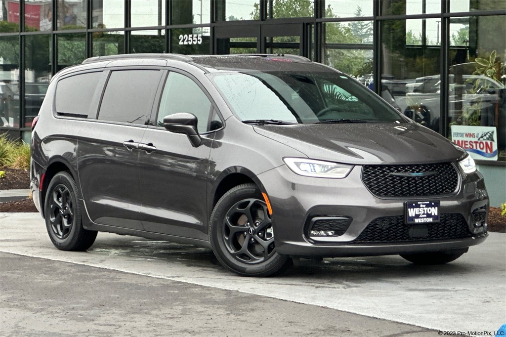 used 2021 Chrysler Pacifica Hybrid car, priced at $29,925