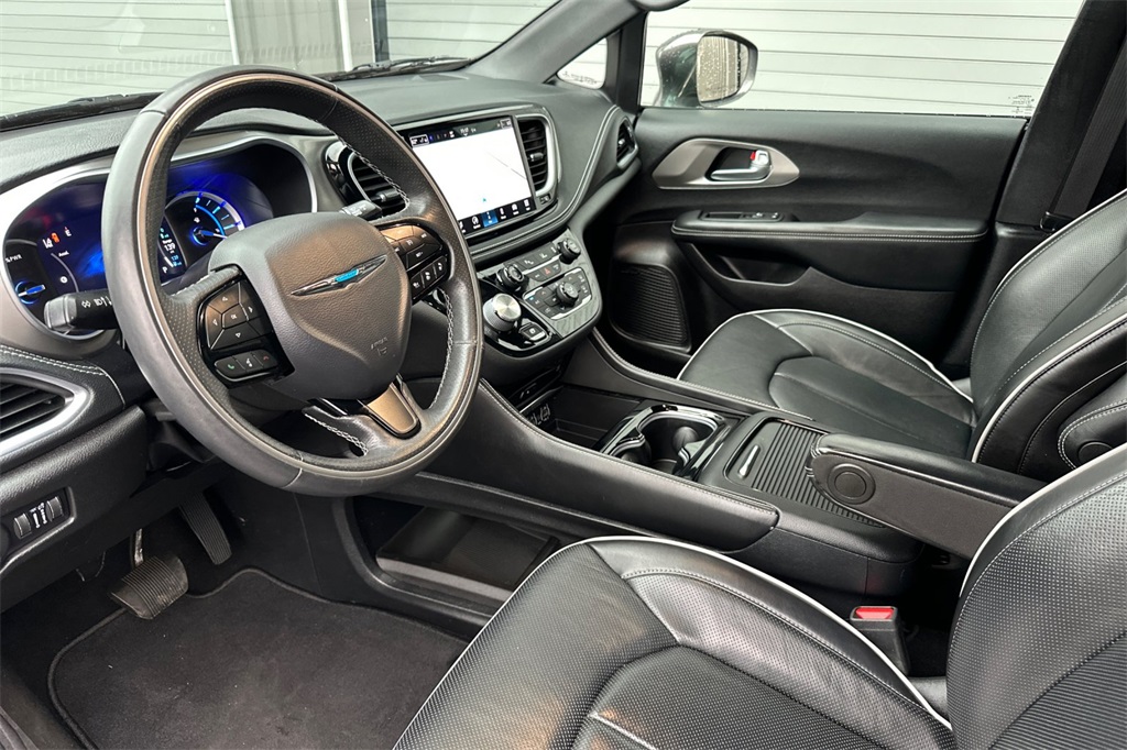 used 2021 Chrysler Pacifica Hybrid car, priced at $29,925