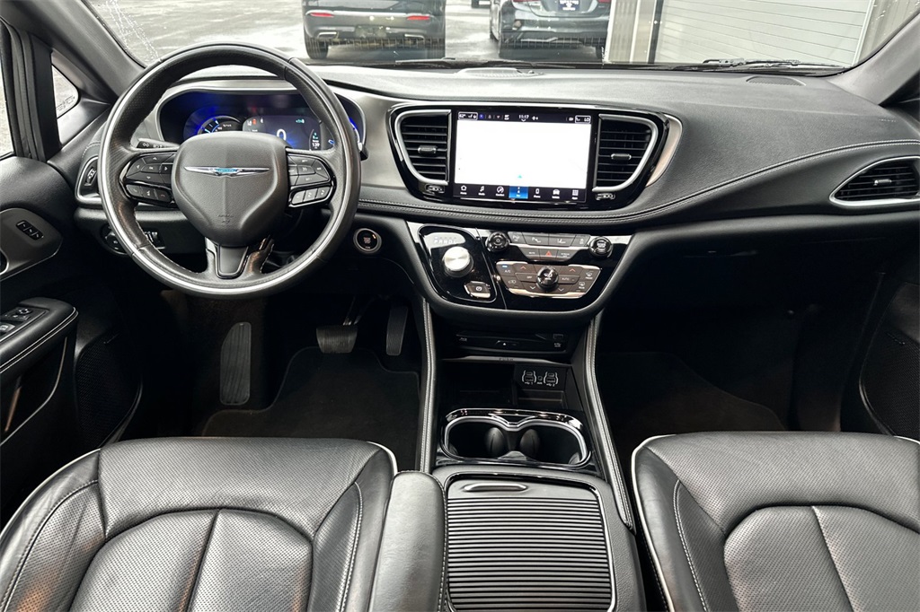 used 2021 Chrysler Pacifica Hybrid car, priced at $29,925