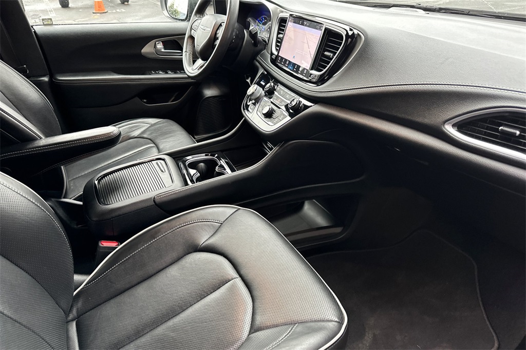 used 2021 Chrysler Pacifica Hybrid car, priced at $29,925