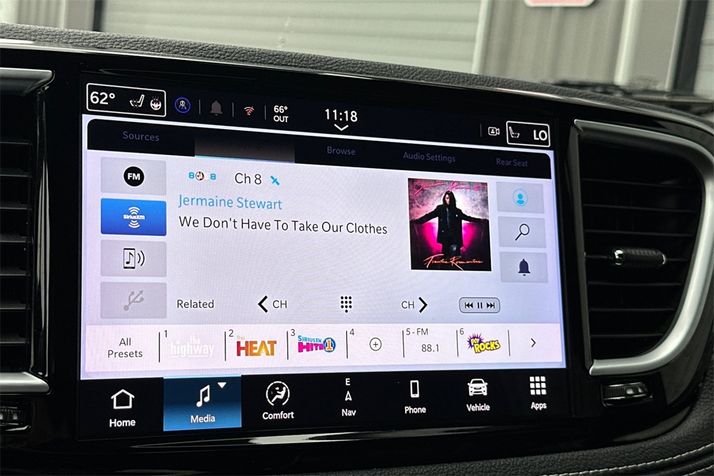 used 2021 Chrysler Pacifica Hybrid car, priced at $29,925