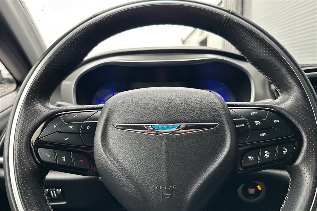 used 2021 Chrysler Pacifica Hybrid car, priced at $29,925