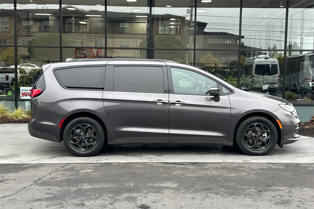 used 2021 Chrysler Pacifica Hybrid car, priced at $29,925