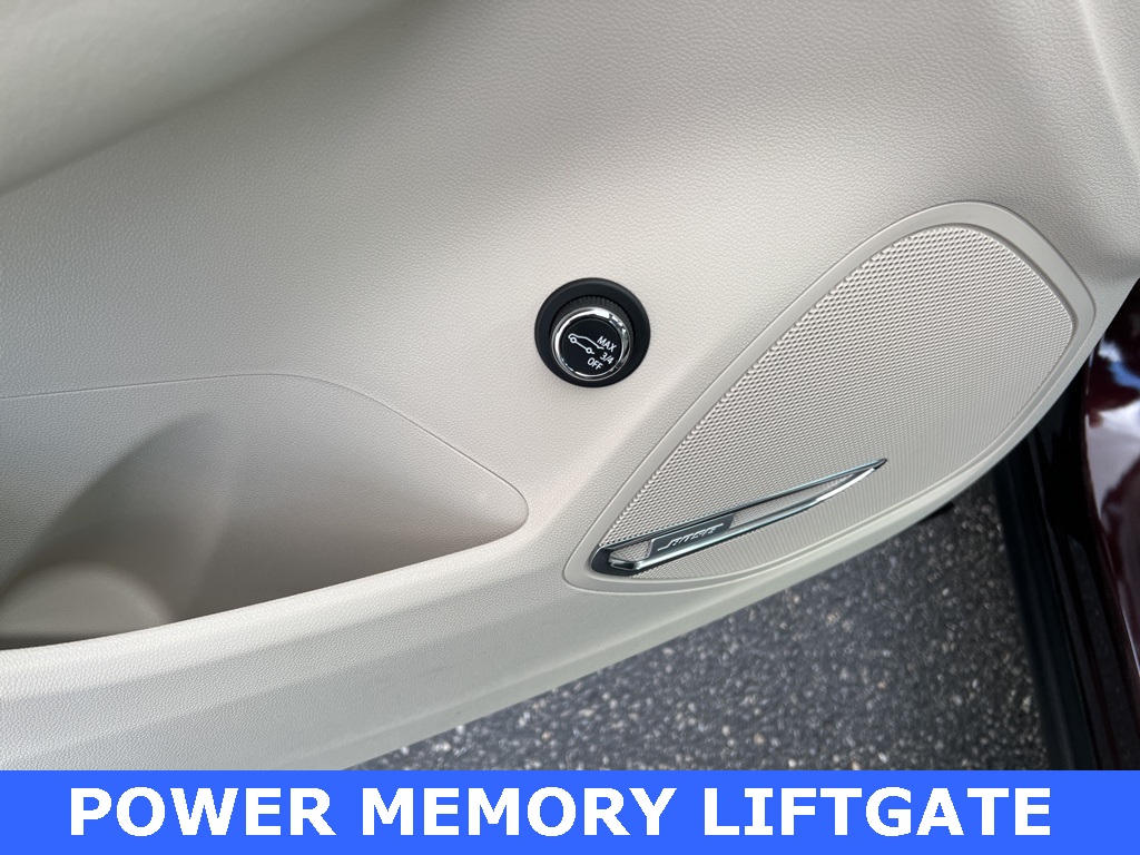 used 2022 Buick Envision car, priced at $29,900