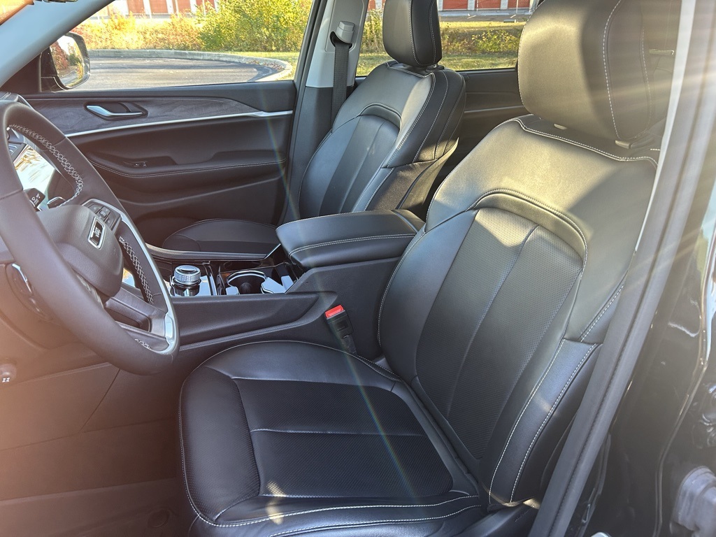 used 2023 Jeep Grand Cherokee L car, priced at $26,774