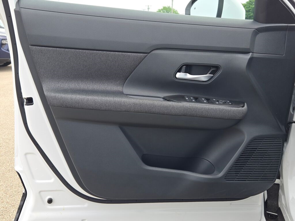 new 2025 Nissan Kicks car, priced at $27,180