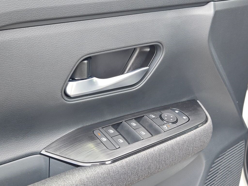 new 2025 Nissan Kicks car, priced at $27,180