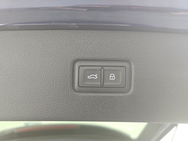 used 2022 Audi Q7 car, priced at $35,000