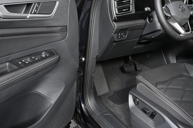 new 2025 Volkswagen Atlas Cross Sport car, priced at $40,601