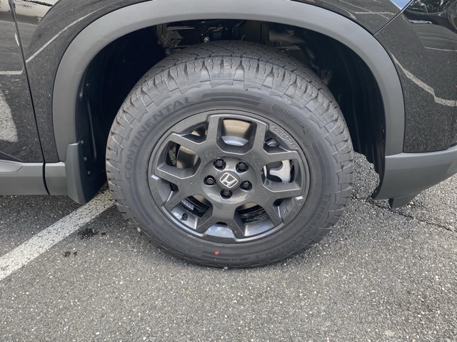 new 2025 Honda Pilot car, priced at $47,653