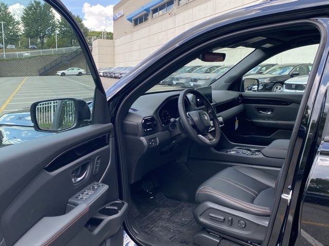 new 2025 Honda Pilot car, priced at $47,653