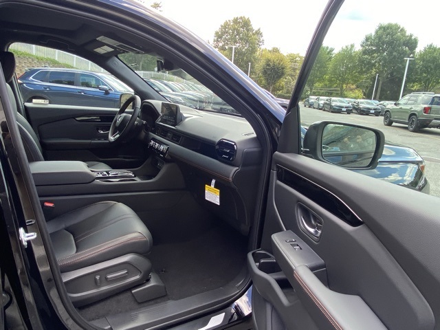 new 2025 Honda Pilot car, priced at $47,653