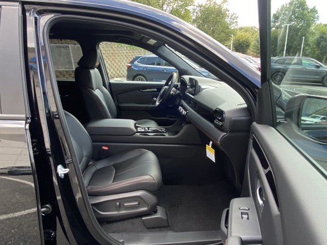 new 2025 Honda Pilot car, priced at $47,653