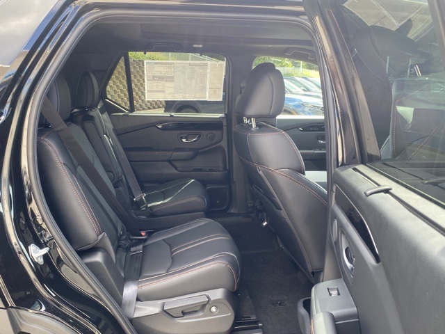 new 2025 Honda Pilot car, priced at $47,653