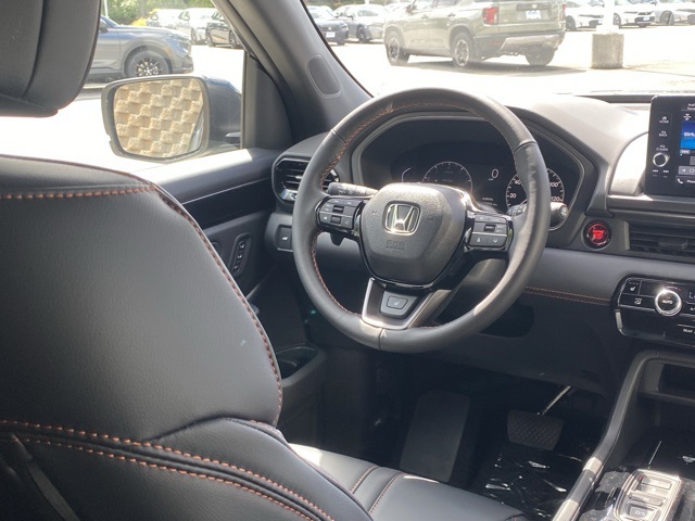 new 2025 Honda Pilot car, priced at $47,653