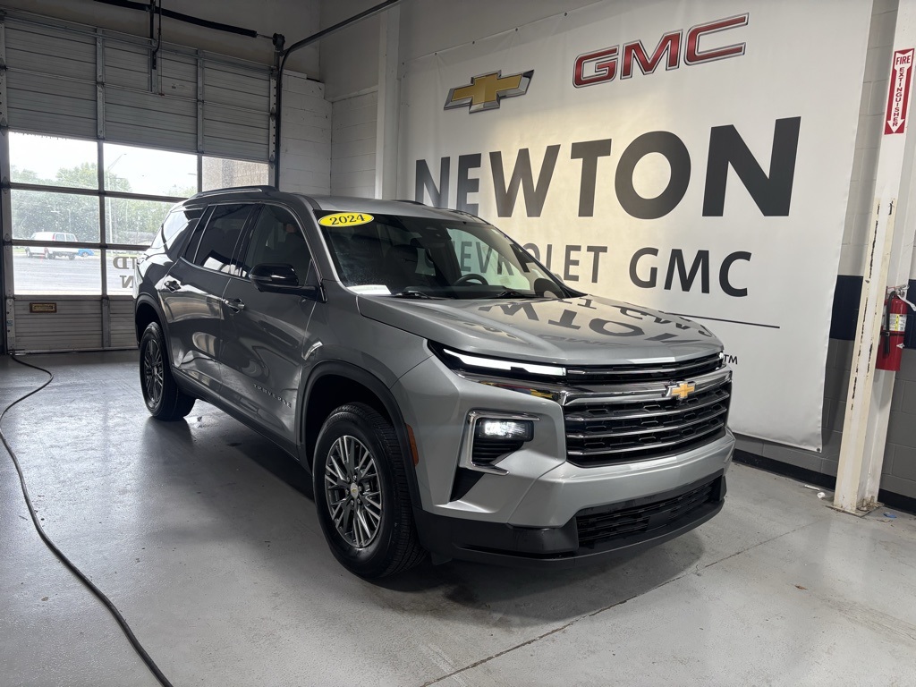 used 2024 Chevrolet Traverse car, priced at $37,842
