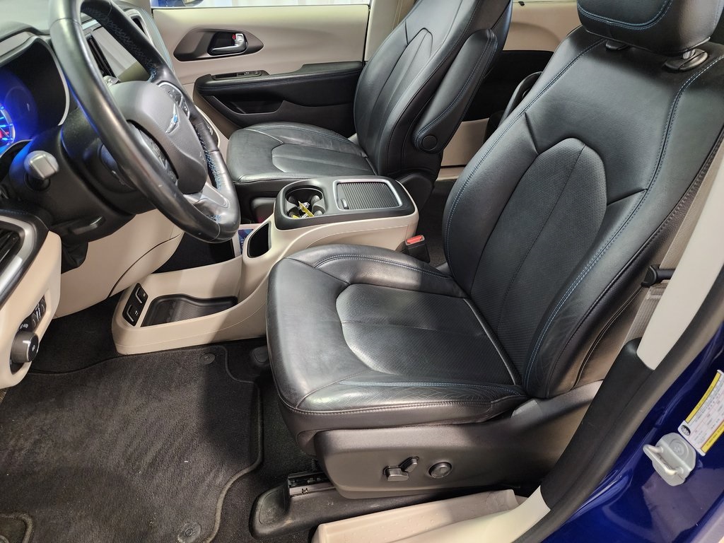 used 2021 Chrysler Pacifica Hybrid car, priced at $18,880