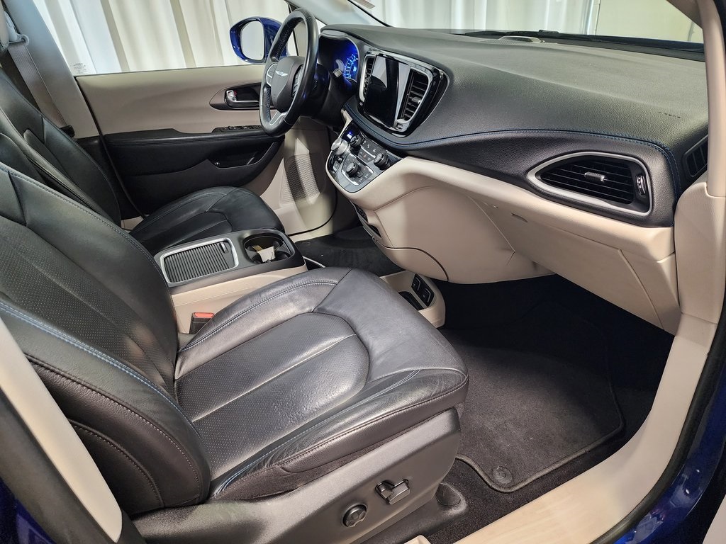 used 2021 Chrysler Pacifica Hybrid car, priced at $18,880