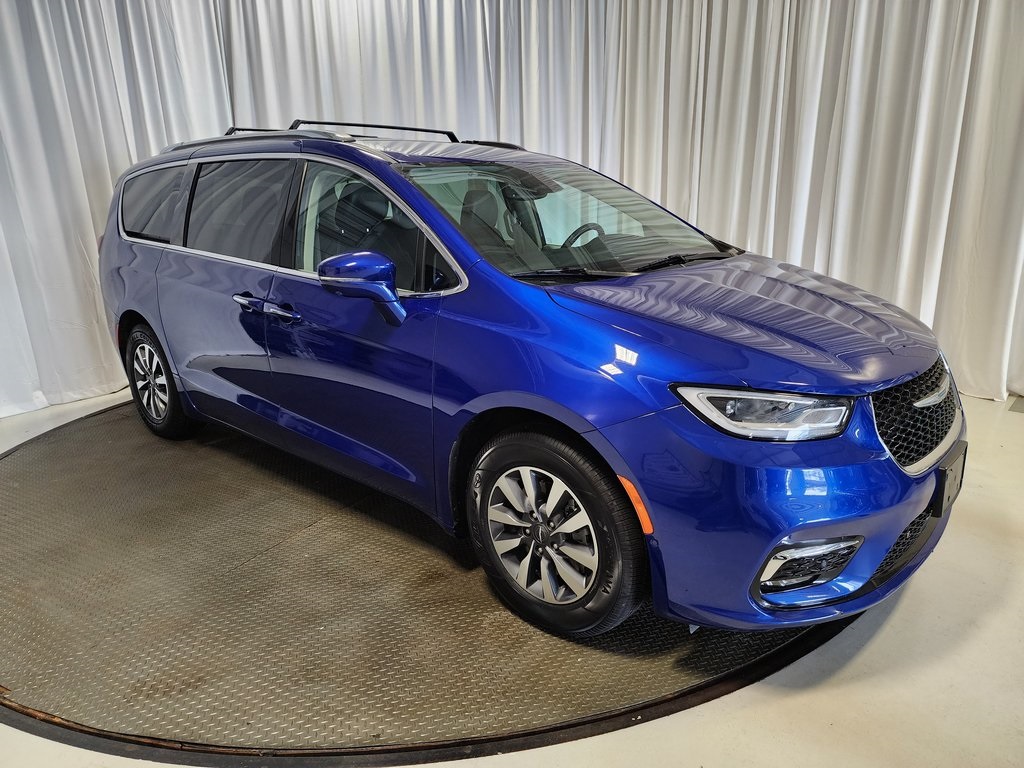 used 2021 Chrysler Pacifica Hybrid car, priced at $18,880
