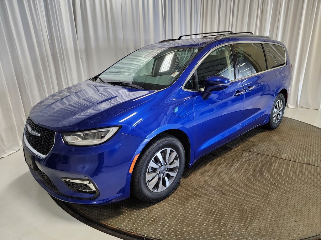 used 2021 Chrysler Pacifica Hybrid car, priced at $18,880