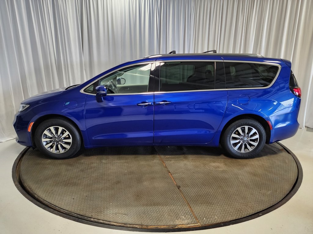 used 2021 Chrysler Pacifica Hybrid car, priced at $18,880