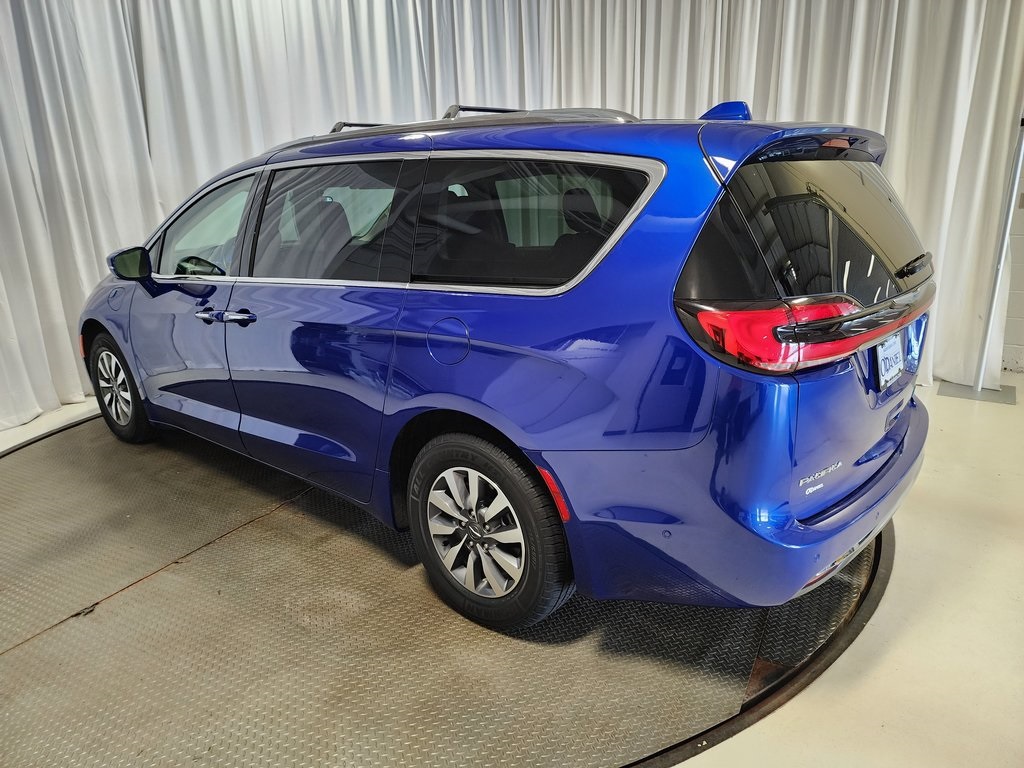 used 2021 Chrysler Pacifica Hybrid car, priced at $18,880