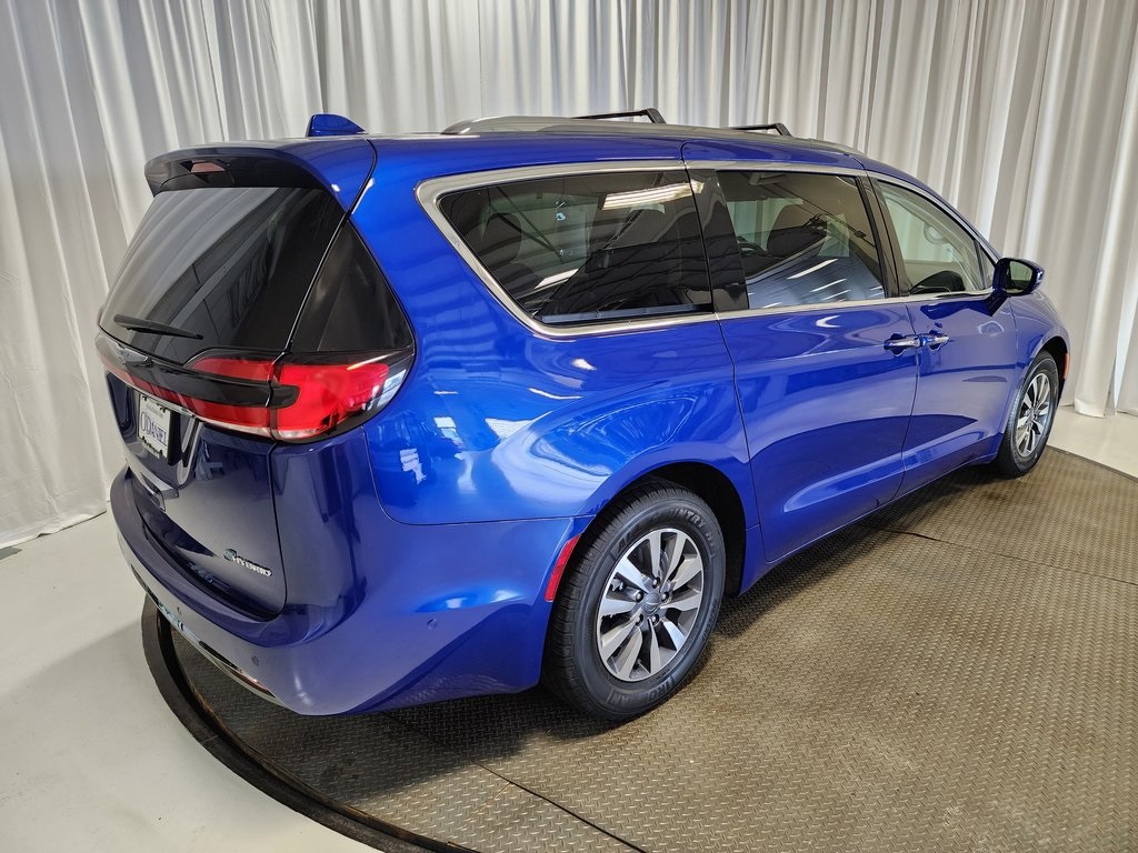 used 2021 Chrysler Pacifica Hybrid car, priced at $18,880