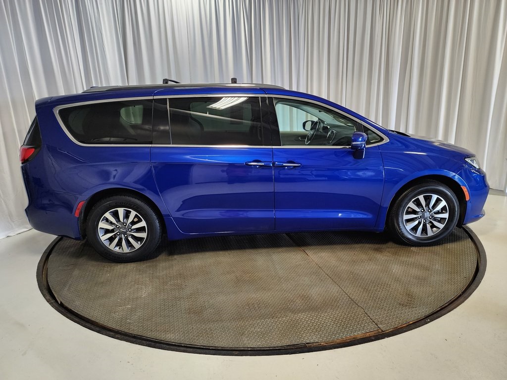 used 2021 Chrysler Pacifica Hybrid car, priced at $18,880