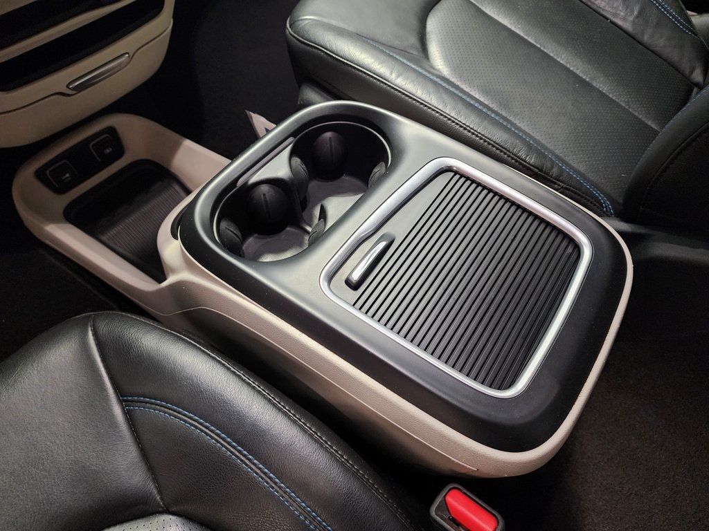 used 2021 Chrysler Pacifica Hybrid car, priced at $18,880
