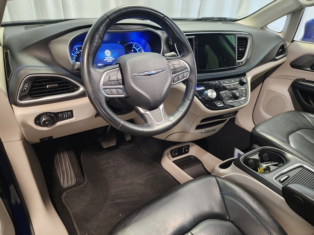 used 2021 Chrysler Pacifica Hybrid car, priced at $18,880