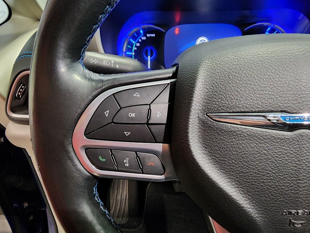 used 2021 Chrysler Pacifica Hybrid car, priced at $18,880