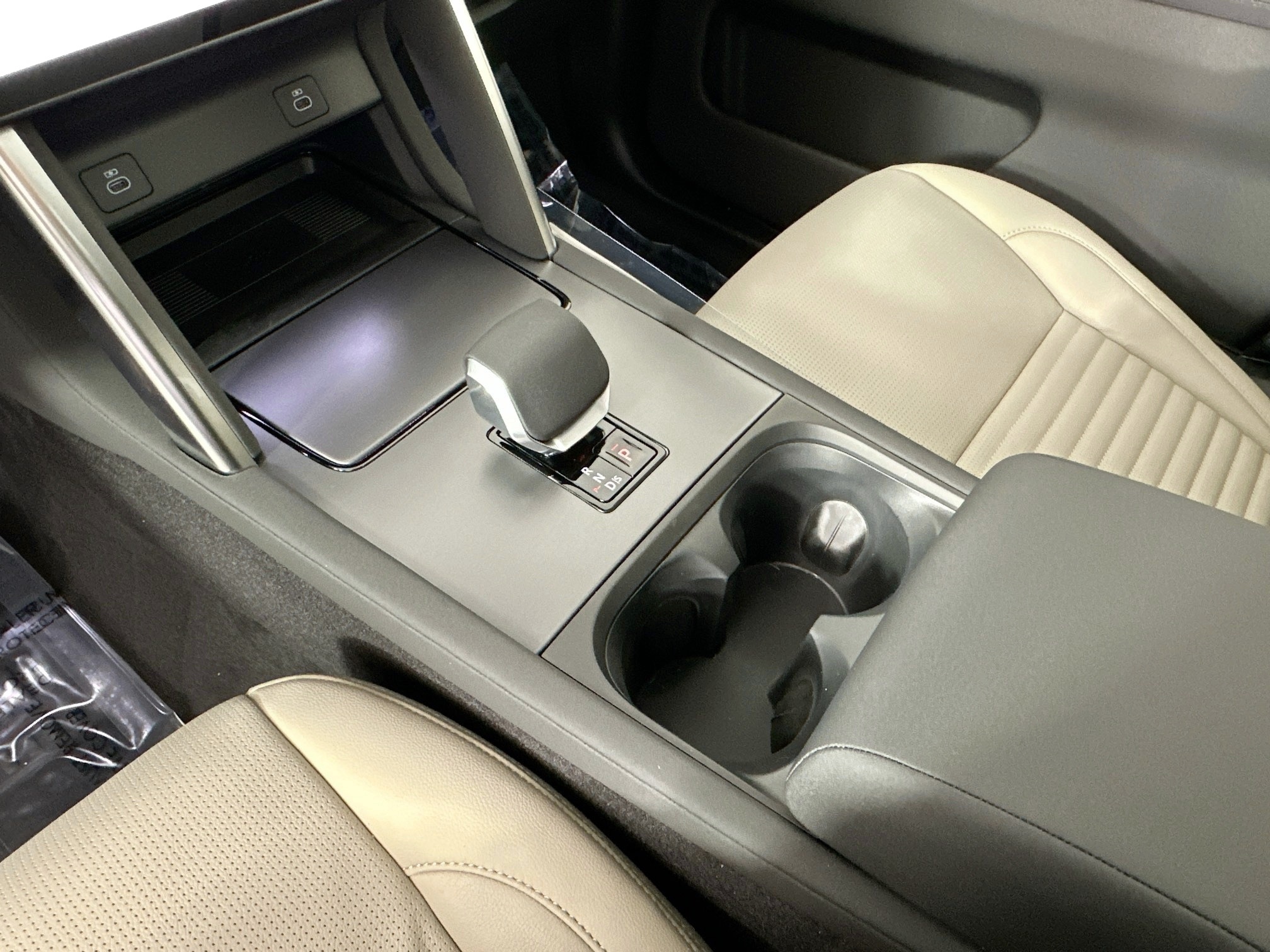 new 2025 Land Rover Discovery Sport car, priced at $52,678